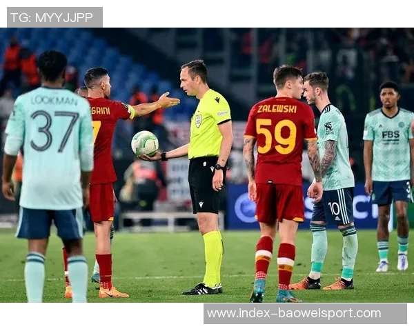 罗杰斯质疑VAR决策为何不让主裁判亲自查看误判情况