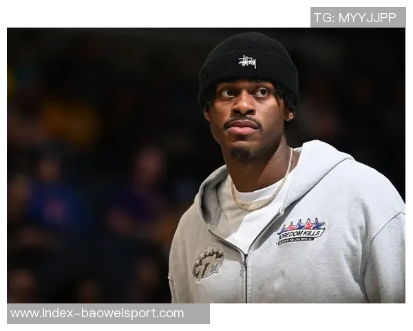 拉拉维亚称赞范德比尔特防守表现为球队奠定坚实基础