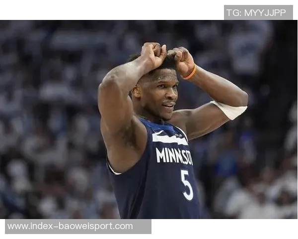 爱德华兹第三节狂轰21分全场最高35分助球队取得胜利表现惊艳