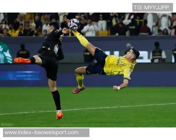 菲利克斯精彩推射破门后手球庆祝引发热议