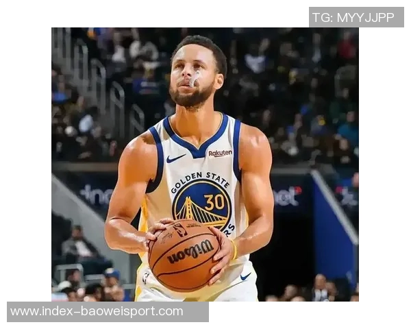 库里赞维金斯为勇士队传奇他的微笑传递团队精神与友谊